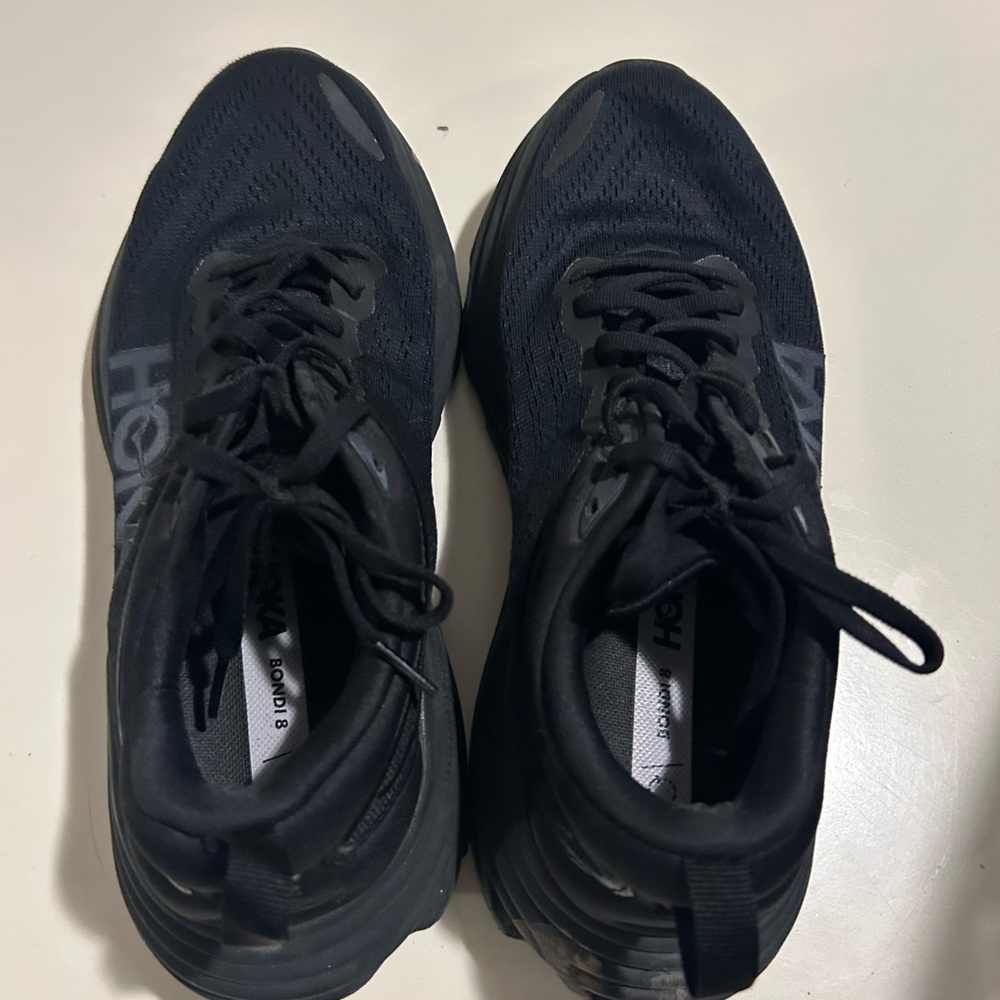 Size 8 Bondi Hoka black shoes.